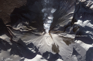 Illustration for article titled Breathtaking Photos of Four Volcanoes Erupting Simultaneously in Russia